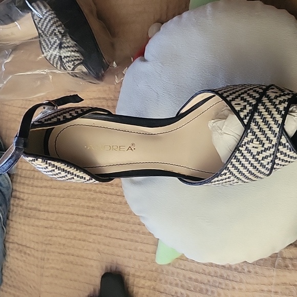 Heels - Picture 2 of 4